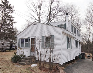 1416 Broadway, Haverhill, Massachusetts, 2 Bedrooms Bedrooms, 5 Rooms Rooms,1 BathroomBathrooms,Residential,For Sale,Broadway,73536459
