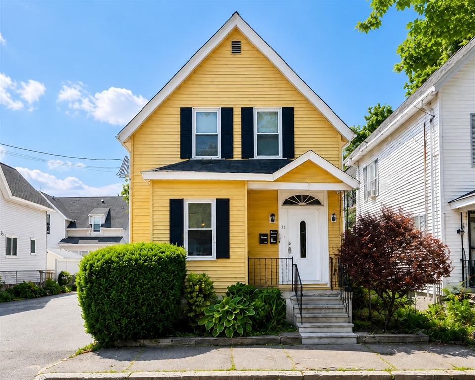 35 Puffer St, Lowell, Massachusetts, 6 Bedrooms Bedrooms, 11 Rooms Rooms,3 BathroomsBathrooms,Residential Income,For Sale,Puffer St,73536187