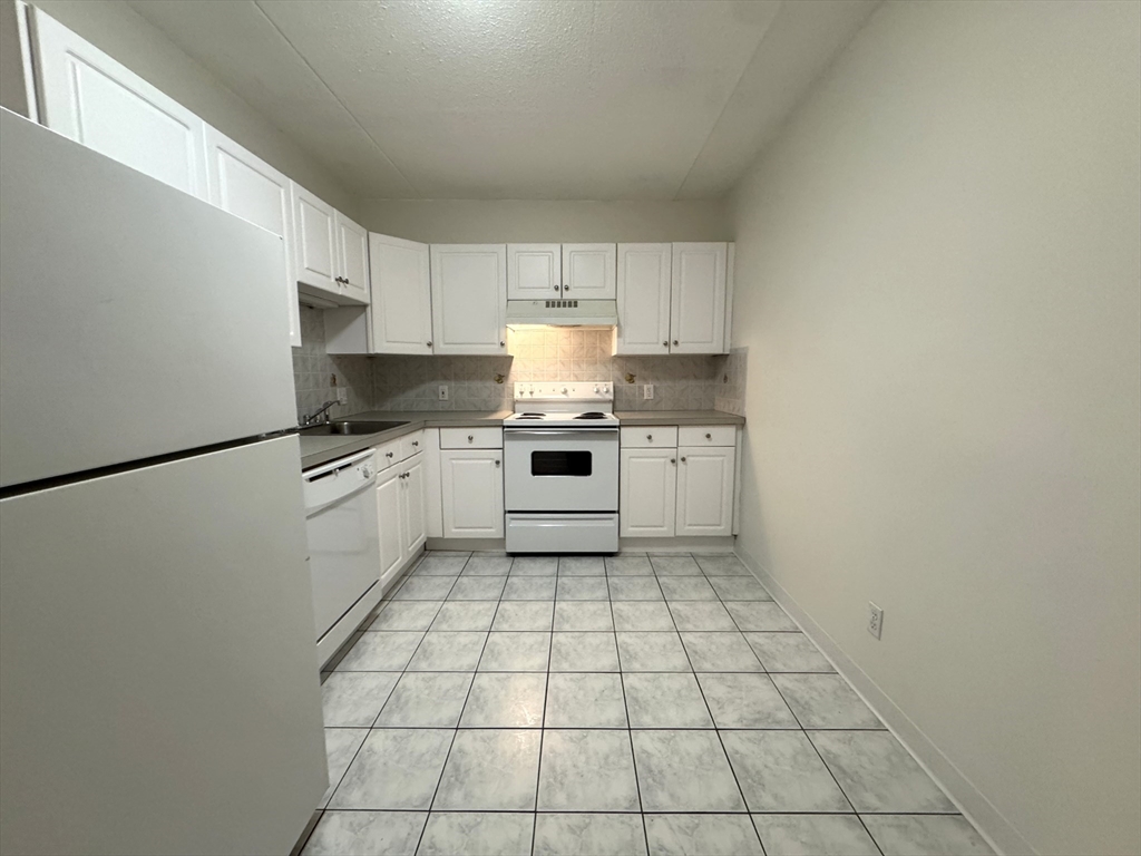 580 Salem Street, Wakefield, Massachusetts, 2 Bedrooms Bedrooms, 4 Rooms Rooms,1 BathroomBathrooms,Residential Lease,For Rent,Salem Street,73536421