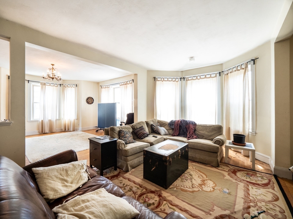 481 Boylston Street, Brookline, Massachusetts, 3 Bedrooms Bedrooms, 8 Rooms Rooms,2 BathroomsBathrooms,Residential Lease,For Rent,Boylston Street,73536476