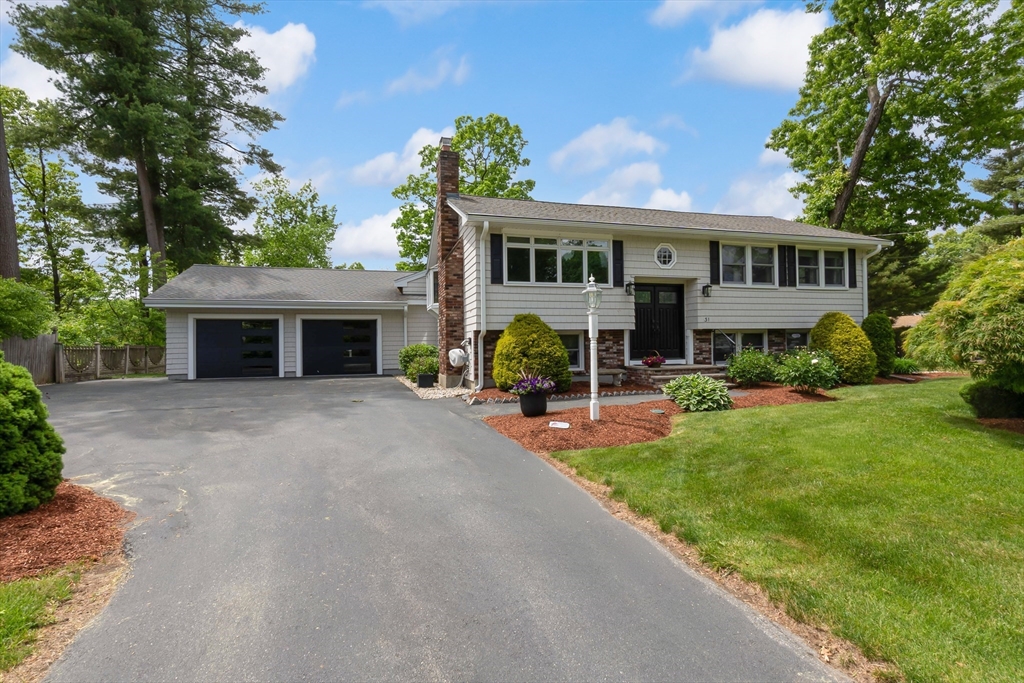31 Charme Road, Billerica, Massachusetts, 5 Bedrooms Bedrooms, 11 Rooms Rooms,2 BathroomsBathrooms,Residential,For Sale,Charme Road,73536493