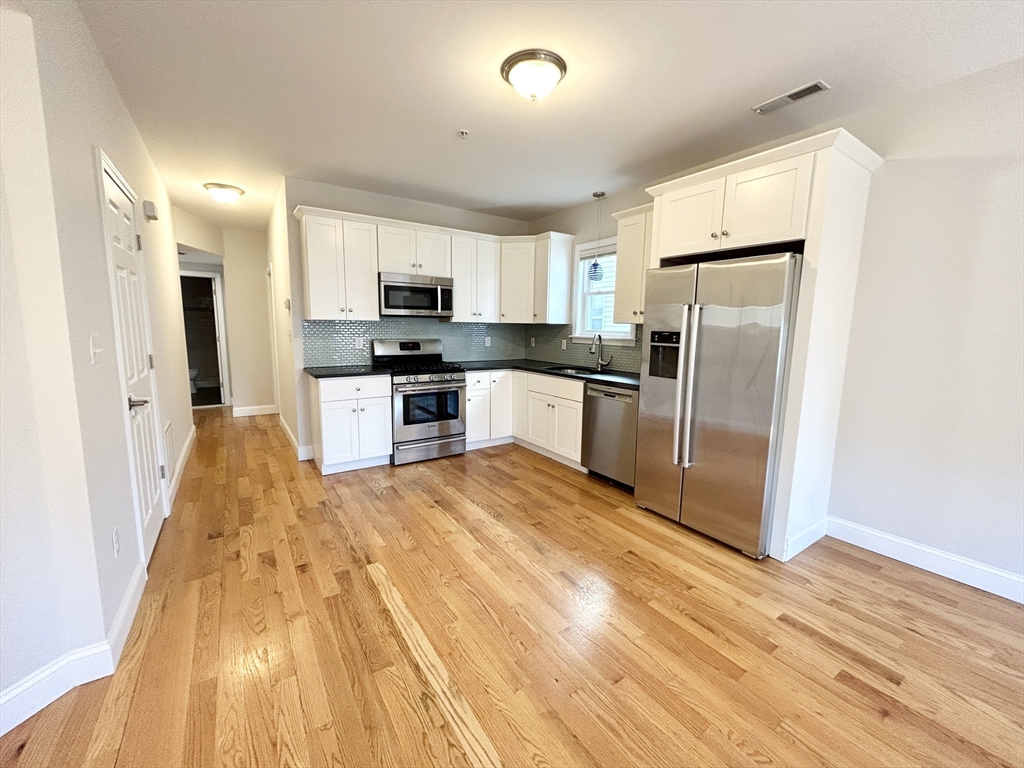 995 Dorchester Ave, Boston, Massachusetts, 3 Bedrooms Bedrooms, 7 Rooms Rooms,2 BathroomsBathrooms,Residential Lease,For Rent,Dorchester Ave,73206609