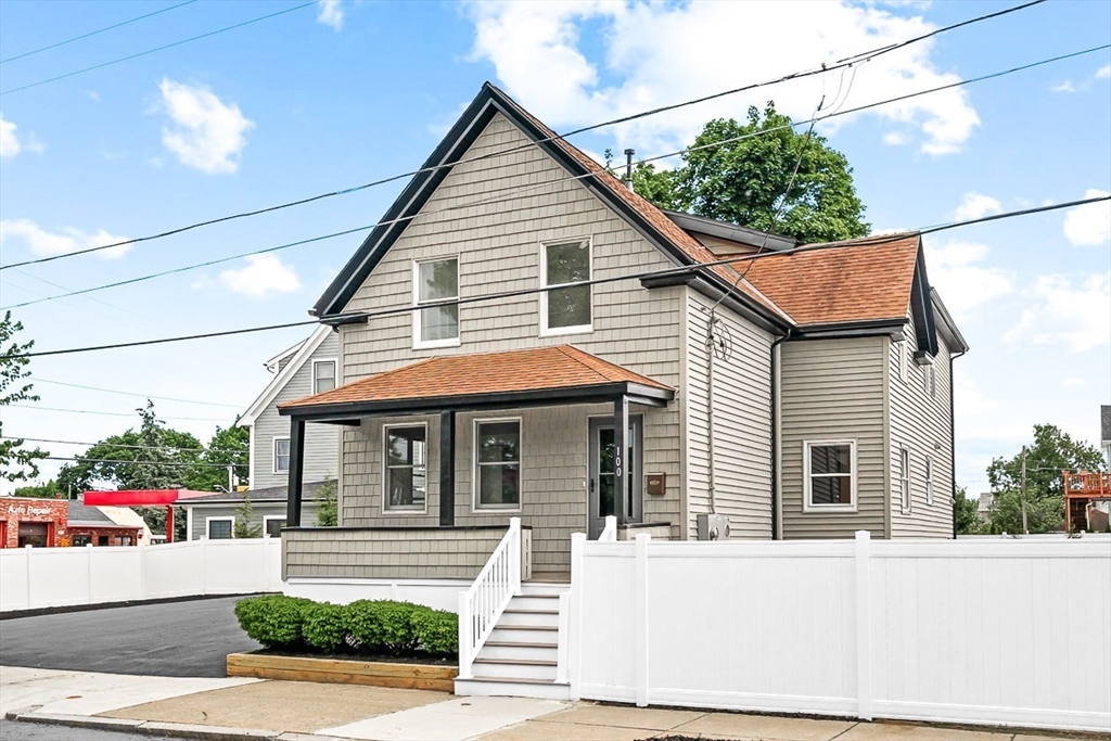 100 Emerald St, Malden, Massachusetts, 4 Bedrooms Bedrooms, 7 Rooms Rooms,2.5 BathroomsBathrooms,Residential,For Sale,Emerald St,73536570