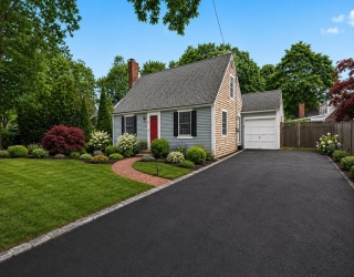 16 Bradley Woods Drive, Hingham, Massachusetts, 3 Bedrooms Bedrooms, 6 Rooms Rooms,1.5 BathroomsBathrooms,Residential,For Sale,Bradley Woods Drive,73536579