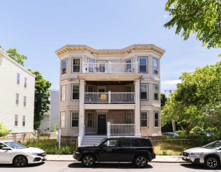 95 Franklin St, Boston, Massachusetts, 9 Bedrooms Bedrooms, 15 Rooms Rooms,3 BathroomsBathrooms,Residential Income,For Sale,Franklin St,73536526