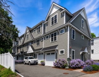 61 Valley St, Wakefield, Massachusetts, 2 Bedrooms Bedrooms, 6 Rooms Rooms,1.5 BathroomsBathrooms,Residential,For Sale,Valley St,73536587