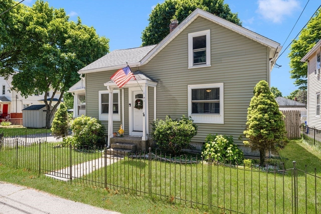 14 Sibley, Attleboro, Massachusetts, 4 Bedrooms Bedrooms, 8 Rooms Rooms,2 BathroomsBathrooms,Residential,For Sale,Sibley,73536603