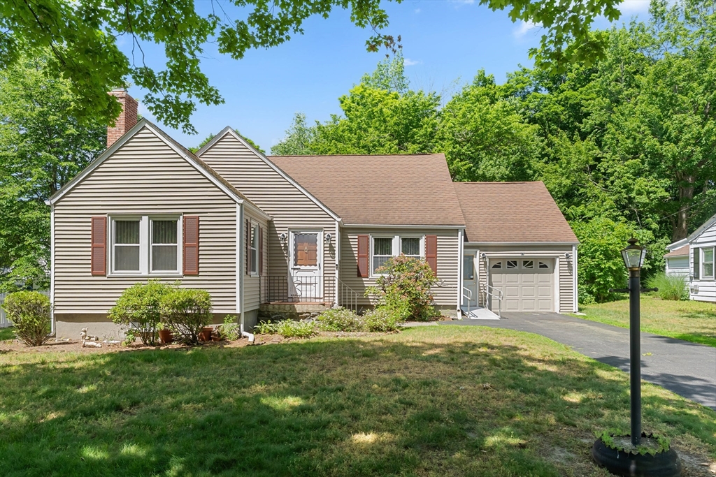 27 Kinnicutt Rd, Worcester, Massachusetts, 3 Bedrooms Bedrooms, 7 Rooms Rooms,1.5 BathroomsBathrooms,Residential,For Sale,Kinnicutt Rd,73536604