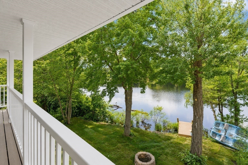 86 Lakeview Ave, Taunton, Massachusetts, 3 Bedrooms Bedrooms, 10 Rooms Rooms,2 BathroomsBathrooms,Residential,For Sale,Lakeview Ave,73536511