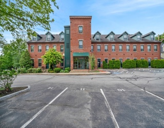 25 Pond St, Amesbury, Massachusetts, 1 Bedroom Bedrooms, 3 Rooms Rooms,1.5 BathroomsBathrooms,Residential,For Sale,Pond St,73536613