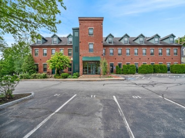 25 Pond St, Amesbury, Massachusetts, 1 Bedroom Bedrooms, 3 Rooms Rooms,1.5 BathroomsBathrooms,Residential,For Sale,Pond St,73536613