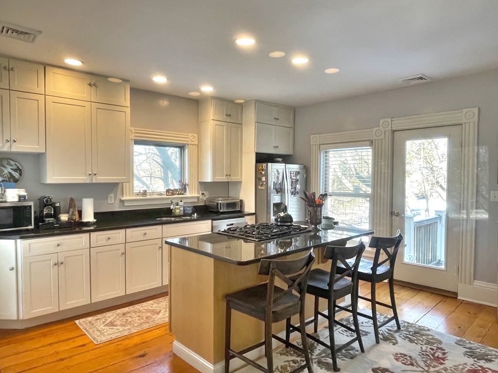 56 Saint James Cir, Newton, Massachusetts, 3 Bedrooms Bedrooms, 5 Rooms Rooms,2 BathroomsBathrooms,Residential Lease,For Rent,Saint James Cir,73536638