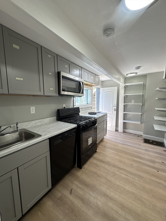 21 Washington Ave, Natick, Massachusetts, 2 Bedrooms Bedrooms, 3 Rooms Rooms,1 BathroomBathrooms,Residential Lease,For Rent,Washington Ave,73536647