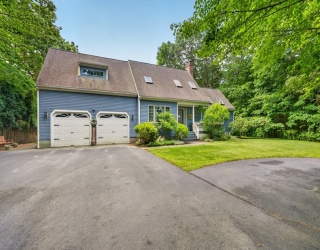 42 Medeiros Ln, Dartmouth, Massachusetts, 3 Bedrooms Bedrooms, 6 Rooms Rooms,3.5 BathroomsBathrooms,Residential,For Sale,Medeiros Ln,73535560