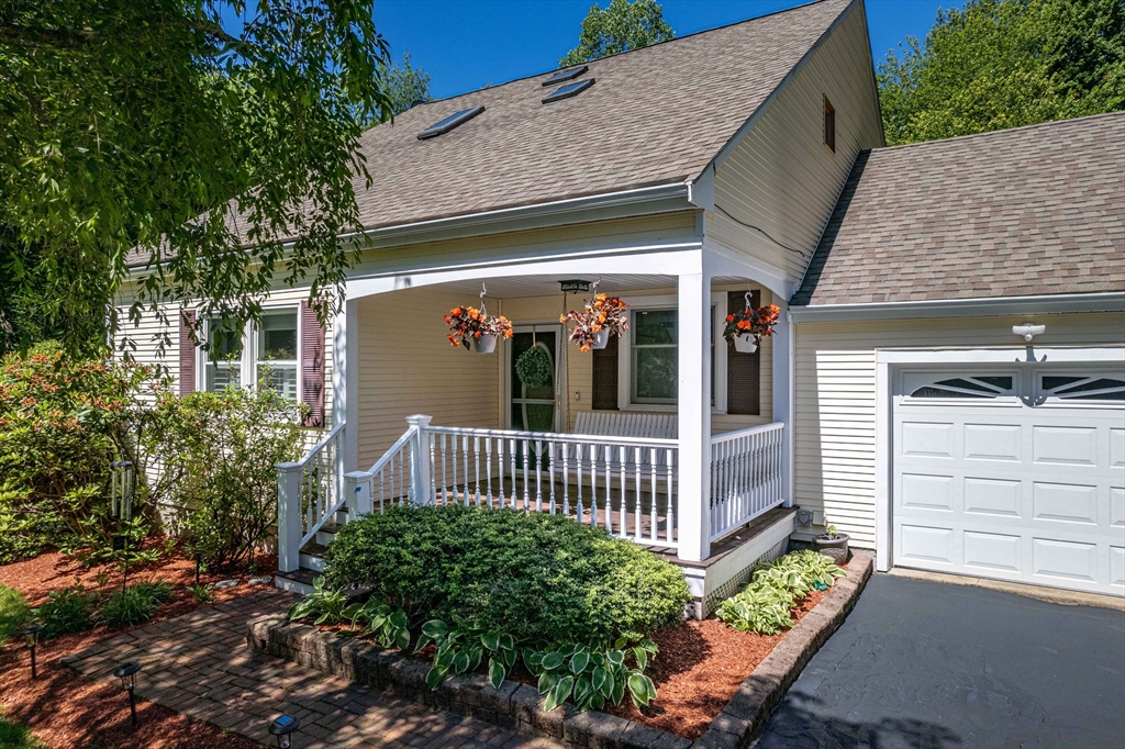 21 Autumn Road, Medway, Massachusetts, 3 Bedrooms Bedrooms, 5 Rooms Rooms,2 BathroomsBathrooms,Residential,For Sale,Autumn Road,73536658