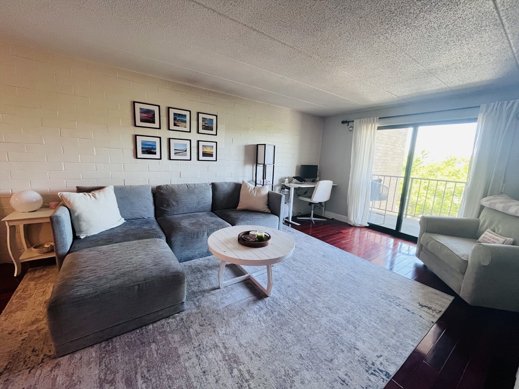 165 Quincy Shore Drive, Quincy, Massachusetts, 2 Bedrooms Bedrooms, 7 Rooms Rooms,2 BathroomsBathrooms,Residential Lease,For Rent,Quincy Shore Drive,73536662