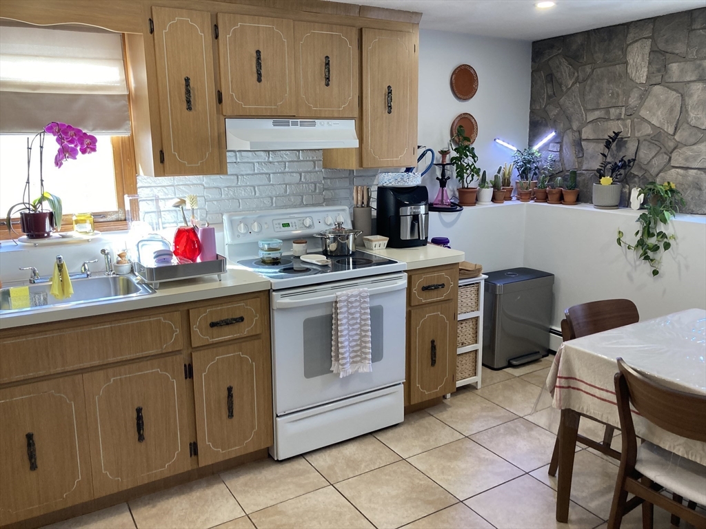 25 Cleveland St, Revere, Massachusetts, 2 Bedrooms Bedrooms, 5 Rooms Rooms,1 BathroomBathrooms,Residential Lease,For Rent,Cleveland St,73536673