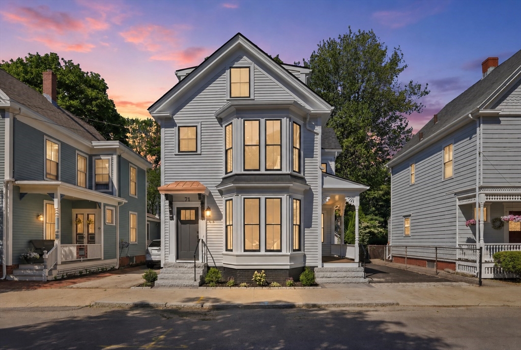71 Purchase St, Newburyport, Massachusetts, 4 Bedrooms Bedrooms, 8 Rooms Rooms,3.5 BathroomsBathrooms,Residential,For Sale,Purchase St,73527964