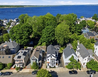 71 Purchase St, Newburyport, Massachusetts, 4 Bedrooms Bedrooms, 8 Rooms Rooms,3.5 BathroomsBathrooms,Residential,For Sale,Purchase St,73527964