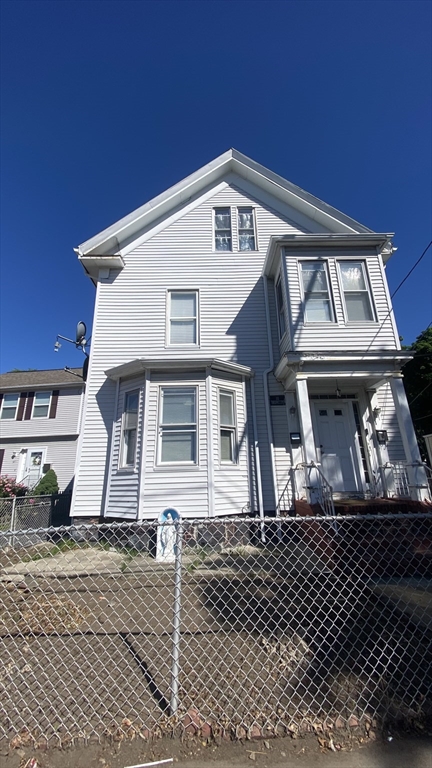 585 Western Ave, Lynn, Massachusetts, 2 Bedrooms Bedrooms, 4 Rooms Rooms,1 BathroomBathrooms,Residential Lease,For Rent,Western Ave,73536675