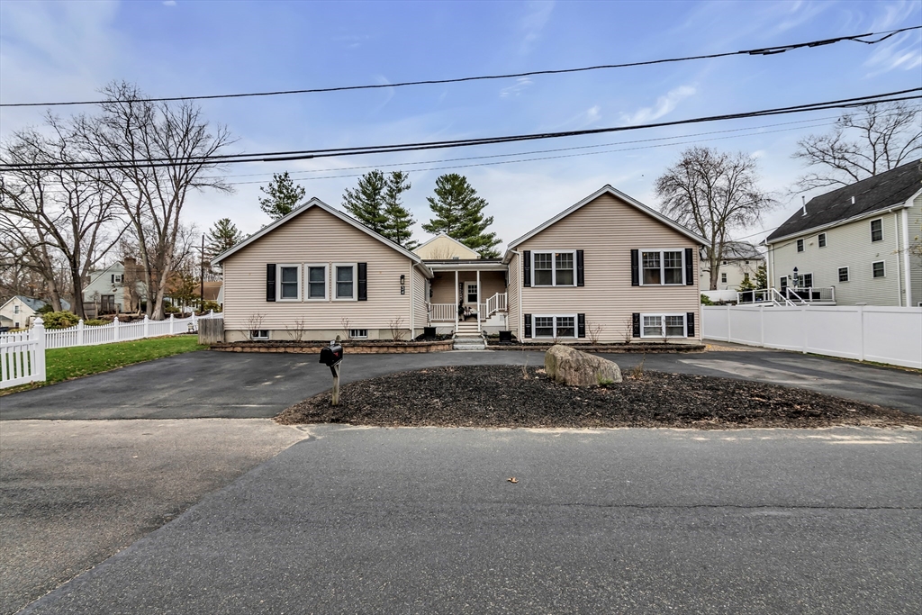 34 Venice Road, Methuen, Massachusetts, 6 Bedrooms Bedrooms, 6 Rooms Rooms,4 BathroomsBathrooms,Residential,For Sale,Venice Road,73502579