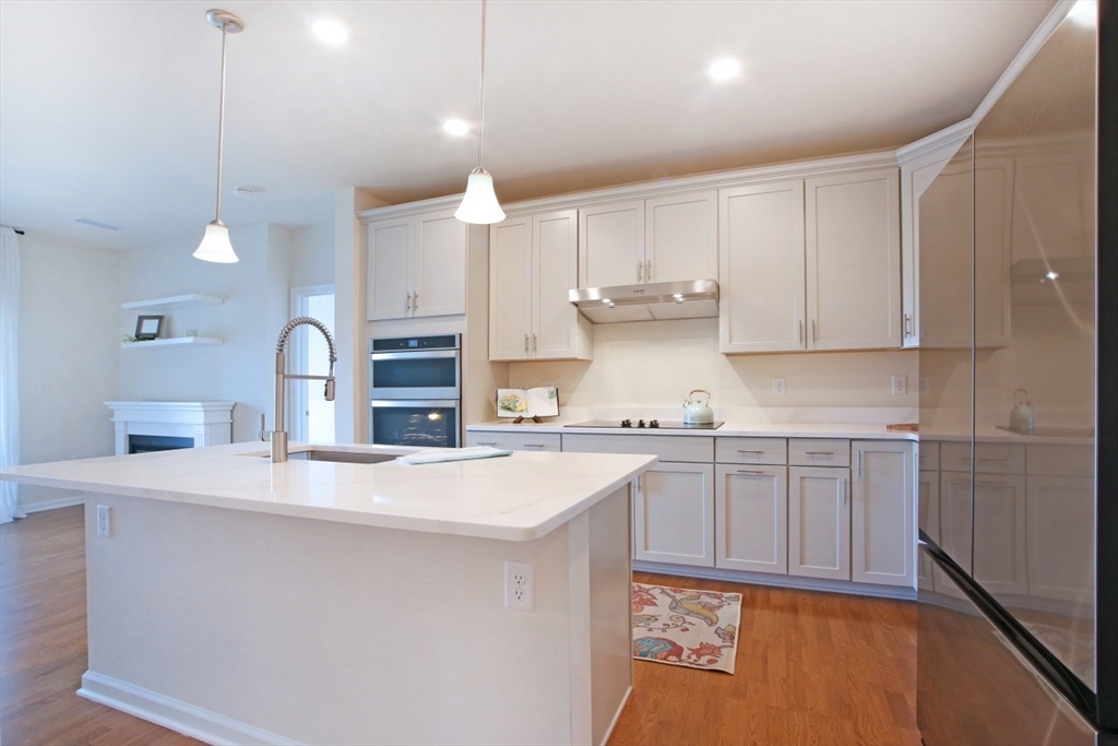 260 Martins Lndg, North Reading, Massachusetts, 2 Bedrooms Bedrooms, 6 Rooms Rooms,2 BathroomsBathrooms,Residential,For Sale,Martins Lndg,73518734