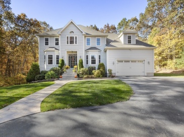 16 Hilltop Dr, Douglas, Massachusetts, 4 Bedrooms Bedrooms, 9 Rooms Rooms,3.5 BathroomsBathrooms,Residential,For Sale,Hilltop Dr,73446645 16 Hilltop Dr, Douglas, Massachusetts, 4 Bedrooms Bedrooms, 9 Rooms Rooms,3.5 BathroomsBathrooms,Residential,For Sale,Hilltop Dr,73446645