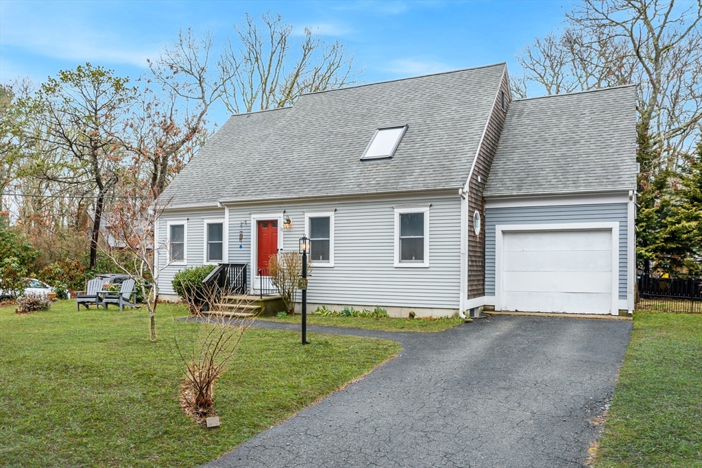 15 Florence Ave, Mashpee, Massachusetts, 4 Bedrooms Bedrooms, 7 Rooms Rooms,2.5 BathroomsBathrooms,Residential,For Sale,Florence Ave,73491565