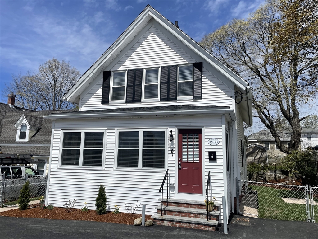6 Poplar Street, Milford, Massachusetts, 4 Bedrooms Bedrooms, 7 Rooms Rooms,2 BathroomsBathrooms,Residential,For Sale,Poplar Street,73484554