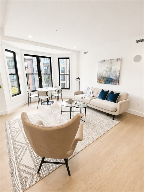 472 W Broadway, Boston, Massachusetts, 2 Bedrooms Bedrooms, 4 Rooms Rooms,2 BathroomsBathrooms,Residential Lease,For Rent,W Broadway,73521885