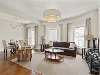 94 Worcester St, Boston, Massachusetts, 2 Bedrooms Bedrooms, 4 Rooms Rooms,1 BathroomBathrooms,Residential Lease,For Rent,Worcester St,73526636