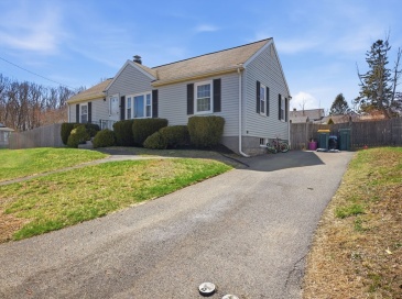 77 Clapp St, Abington, Massachusetts, 3 Bedrooms Bedrooms, 6 Rooms Rooms,1 BathroomBathrooms,Residential,For Sale,Clapp St,73499044