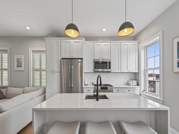 100 Webster St, Boston, Massachusetts, 2 Bedrooms Bedrooms, 4 Rooms Rooms,2 BathroomsBathrooms,Residential,For Sale,Webster St,73513797
