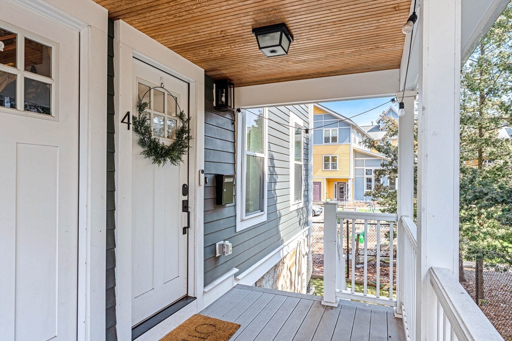 4 Dolans Ct, Boston, Massachusetts, 2 Bedrooms Bedrooms, 4 Rooms Rooms,2 BathroomsBathrooms,Residential,For Sale,Dolans Ct,73497302