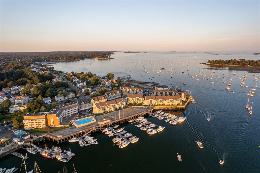 109 Water Street, Beverly, Massachusetts, 2 Bedrooms Bedrooms, 5 Rooms Rooms,2.5 BathroomsBathrooms,Residential,For Sale,Water Street,73497795