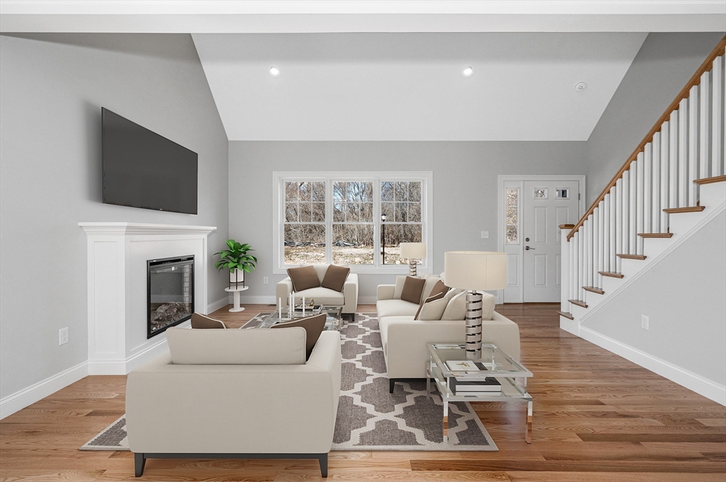 15 Louis Farm Road, Dracut, Massachusetts, 2 Bedrooms Bedrooms, 5 Rooms Rooms,2.5 BathroomsBathrooms,Residential,For Sale,Louis Farm Road,73416593