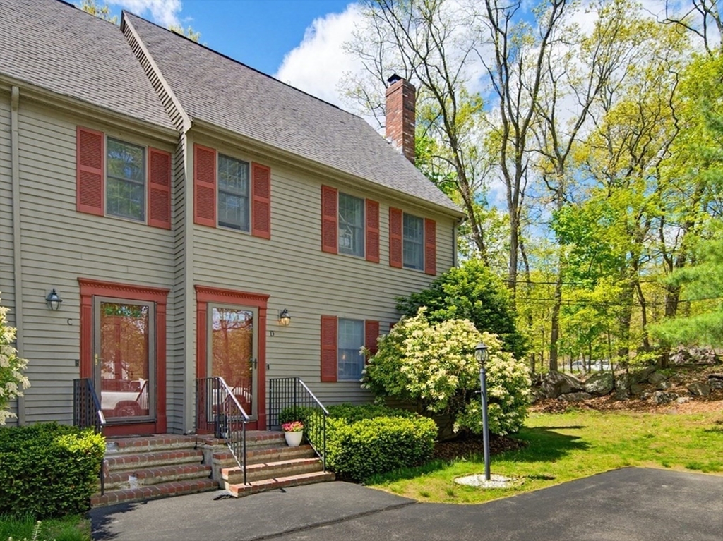 736 Mount Hope St, North Attleboro, Massachusetts, 2 Bedrooms Bedrooms, 5 Rooms Rooms,1.5 BathroomsBathrooms,Residential,For Sale,Mount Hope St,73518261