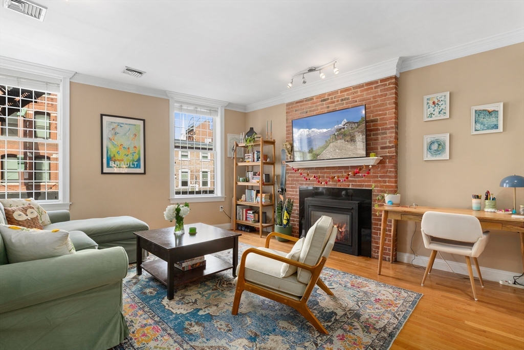 371 Hanover St, Boston, Massachusetts, 1 Bedroom Bedrooms, 3 Rooms Rooms,1 BathroomBathrooms,Residential,For Sale,Hanover St,73502694