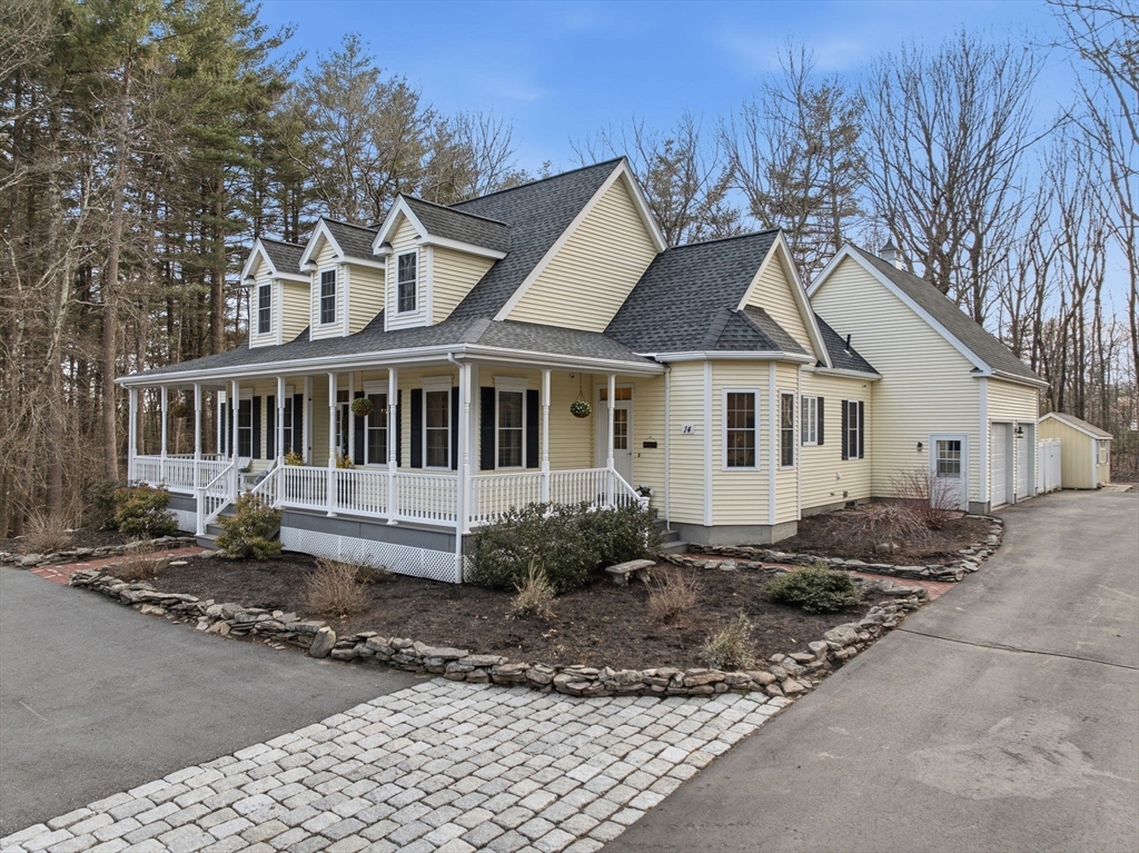 14 Salisbury Street, Grafton, Massachusetts, 3 Bedrooms Bedrooms, 11 Rooms Rooms,2.5 BathroomsBathrooms,Residential,For Sale,Salisbury Street,73494510