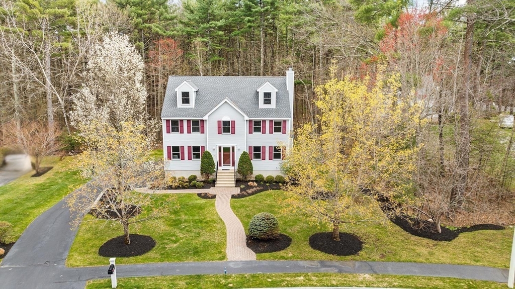 17 Seneca Lane, Wilmington, Massachusetts, 4 Bedrooms Bedrooms, 9 Rooms Rooms,2.5 BathroomsBathrooms,Residential,For Sale,Seneca Lane,73507702