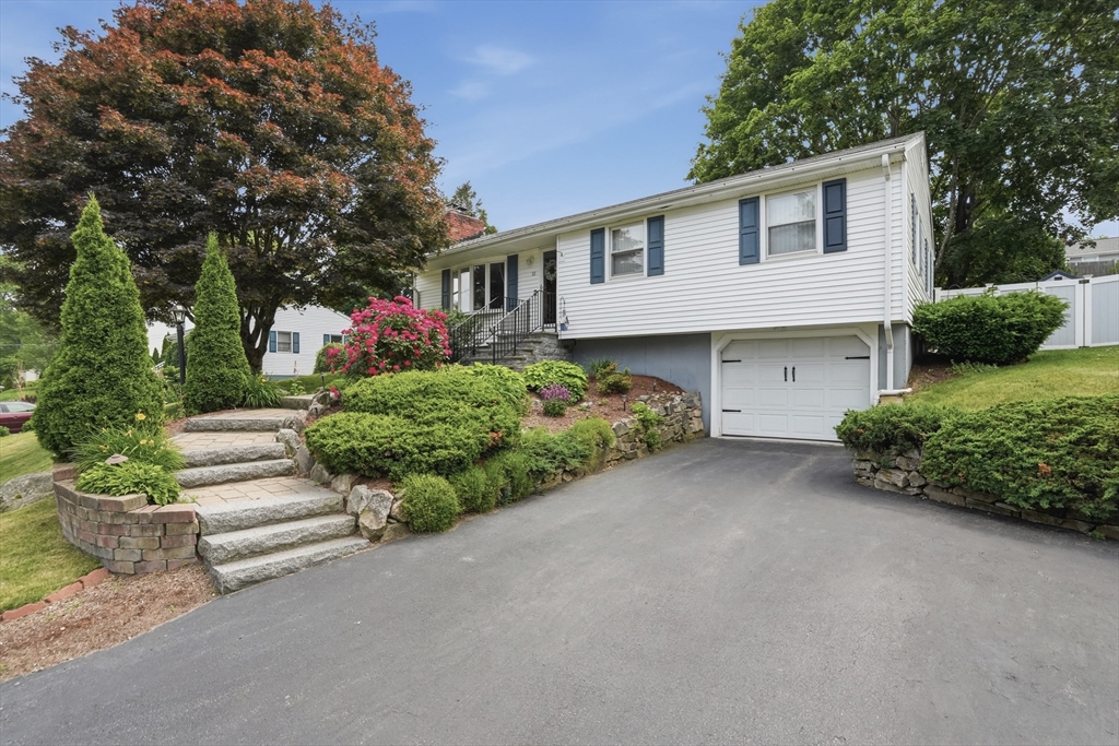 12 Edgewood Drive, Milford, Massachusetts, 3 Bedrooms Bedrooms, 8 Rooms Rooms,2 BathroomsBathrooms,Residential,For Sale,Edgewood Drive,73536701