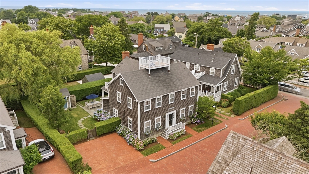 3 Dolphin Ct, Nantucket, Massachusetts, 4 Bedrooms Bedrooms, 7 Rooms Rooms,4.5 BathroomsBathrooms,Residential,For Sale,Dolphin Ct,73536732