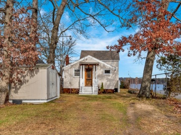 1 Bisson Ln, Merrimac, Massachusetts, 4 Bedrooms Bedrooms, 7 Rooms Rooms,1 BathroomBathrooms,Residential,For Sale,Bisson Ln,73536757
