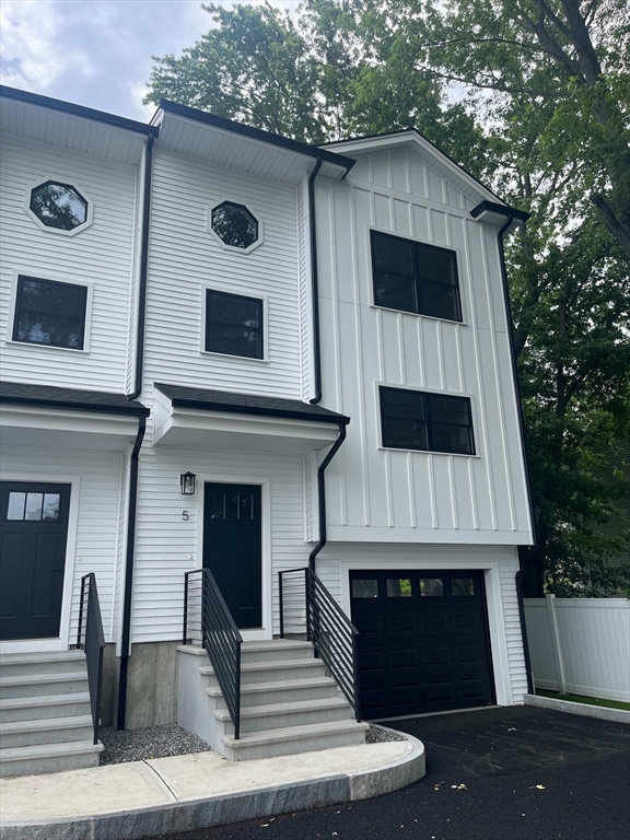84 Arcadia, Revere, Massachusetts, 2 Bedrooms Bedrooms, 6 Rooms Rooms,1.5 BathroomsBathrooms,Residential,For Sale,Arcadia,73536777