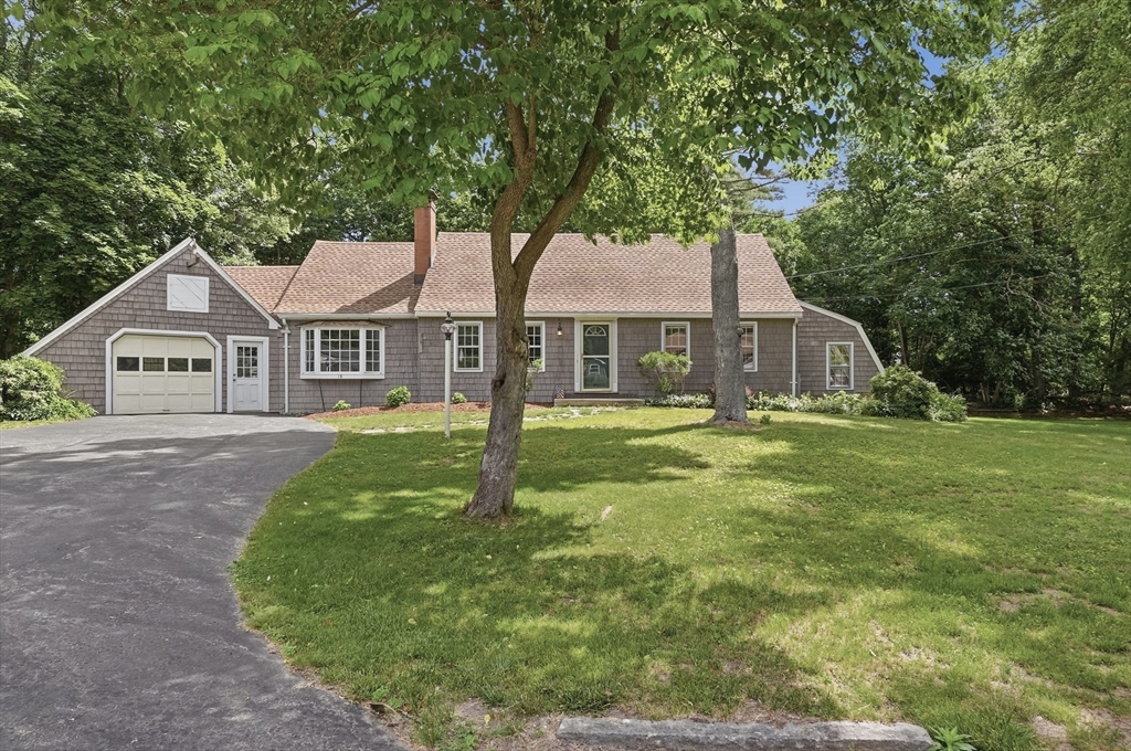 18 Forrest Road, Topsfield, Massachusetts, 4 Bedrooms Bedrooms, 7 Rooms Rooms,2 BathroomsBathrooms,Residential,For Sale,Forrest Road,73536695
