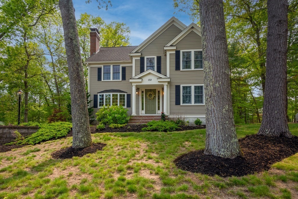 132 Central St, North Reading, Massachusetts, 3 Bedrooms Bedrooms, 10 Rooms Rooms,2.5 BathroomsBathrooms,Residential,For Sale,Central St,73536813