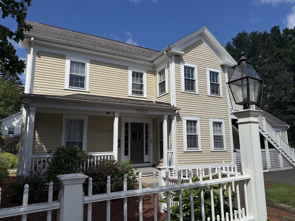 580 Main St, Lynnfield, Massachusetts, 2 Bedrooms Bedrooms, 4 Rooms Rooms,1 BathroomBathrooms,Residential Lease,For Rent,Main St,73536816