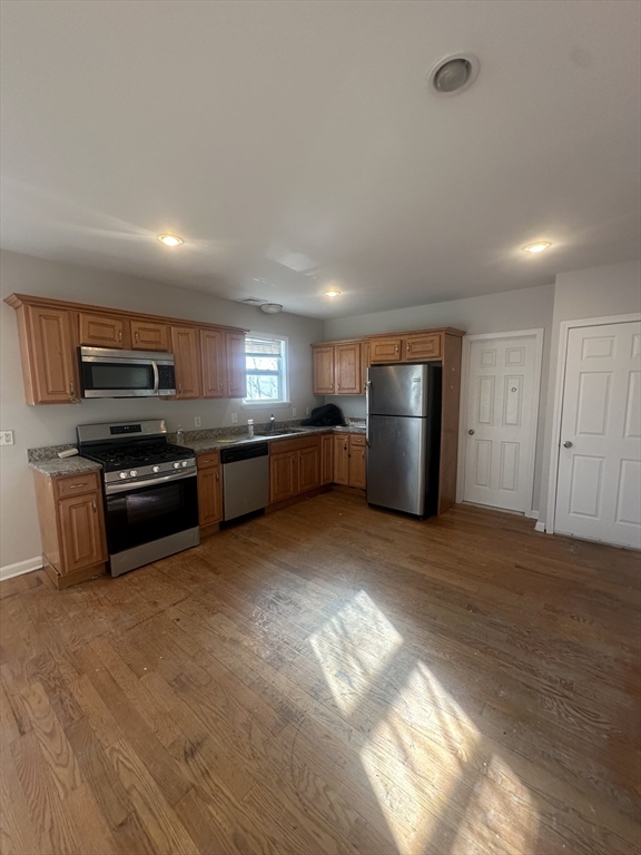 100 Sumner St, Quincy, Massachusetts, 3 Bedrooms Bedrooms, 5 Rooms Rooms,1.5 BathroomsBathrooms,Residential Lease,For Rent,Sumner St,73536827