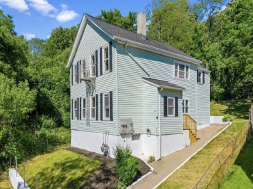 409 Crescent St, Fall River, Massachusetts, 6 Bedrooms Bedrooms, 12 Rooms Rooms,2 BathroomsBathrooms,Residential Income,For Sale,Crescent St,73536828