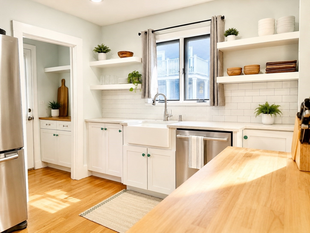 68 Willis, Medford, Massachusetts, 2 Bedrooms Bedrooms, 5 Rooms Rooms,1 BathroomBathrooms,Residential Lease,For Rent,Willis,73536850